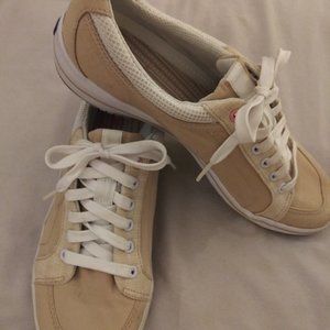 KED'S TENNIS SHOES SIZE 9